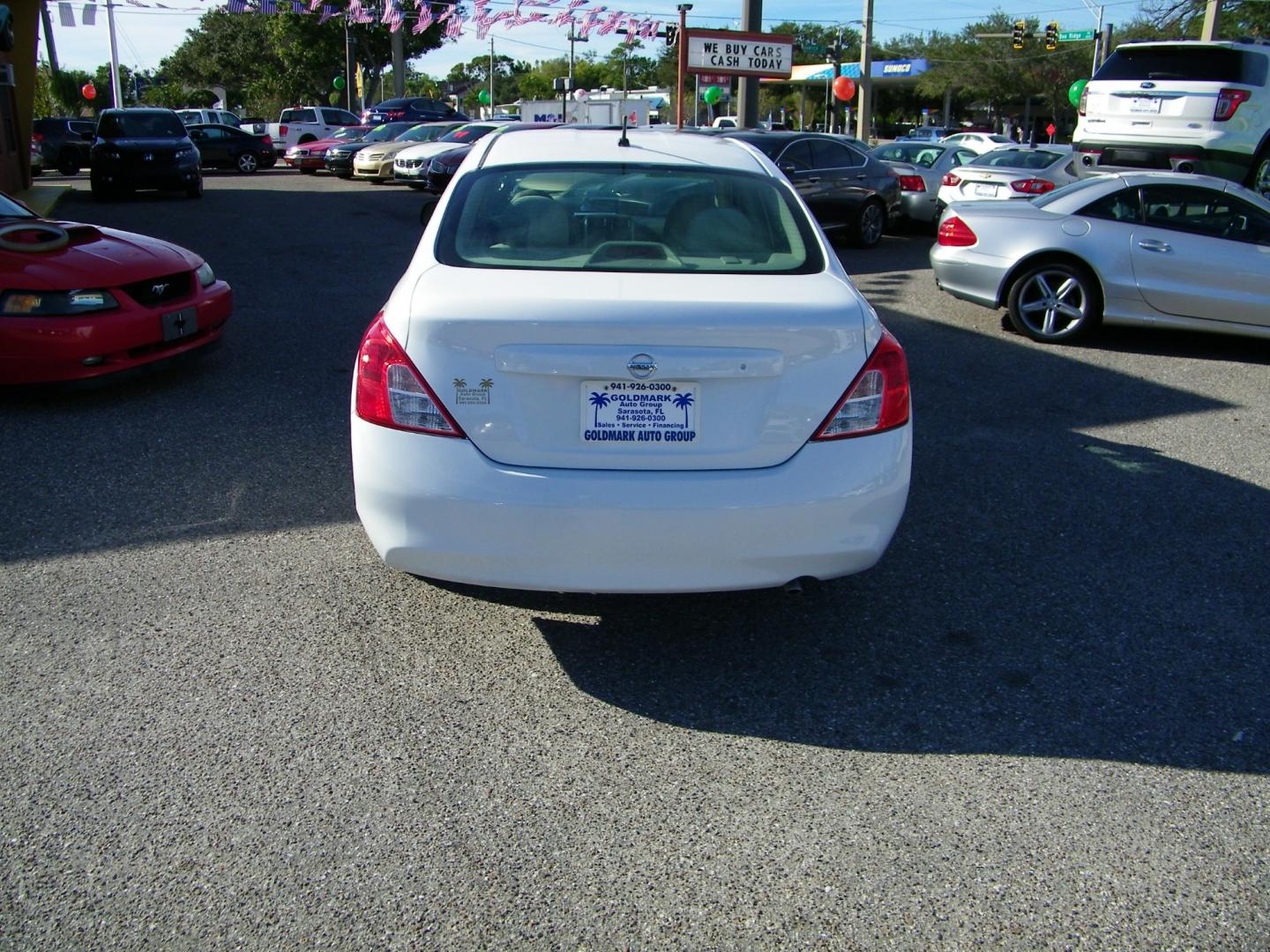 2012 White /Black Nissan Versa SV (3N1CN7AP3CL) with an L4, 1.6L engine, Automatic transmission, located at 4000 Bee Ridge Road, Sarasota, FL, 34233, (941) 926-0300, 27.298664, -82.489151 - Photo#4